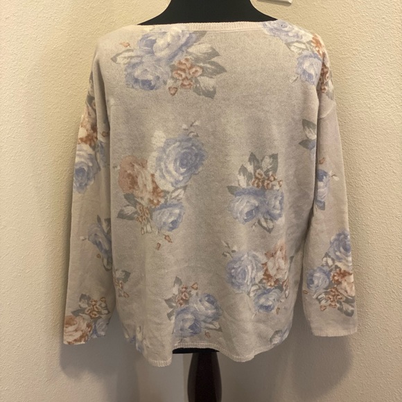 2 FOR $20 Joie 100% Cashmere Oversized Floral Sweater Gray Size XS *hole - Picture 7 of 10